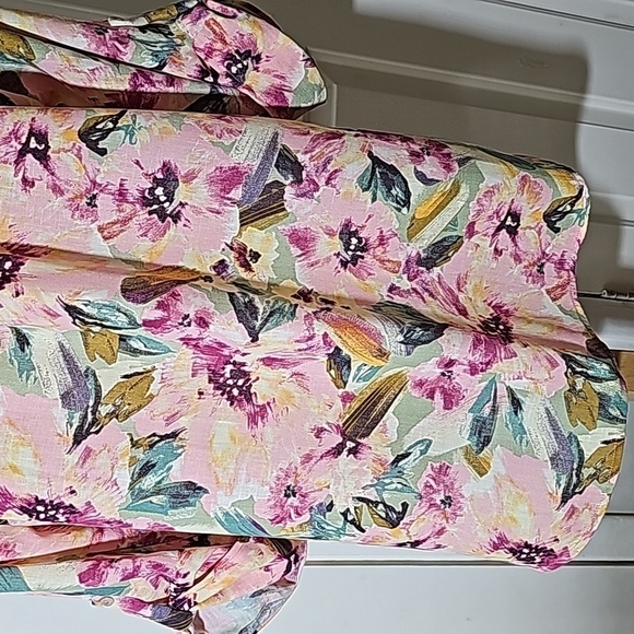 Modern Attraction, button-down blouse. Beautiful floral print. 3/4 tab sleeves. - Picture 8 of 13